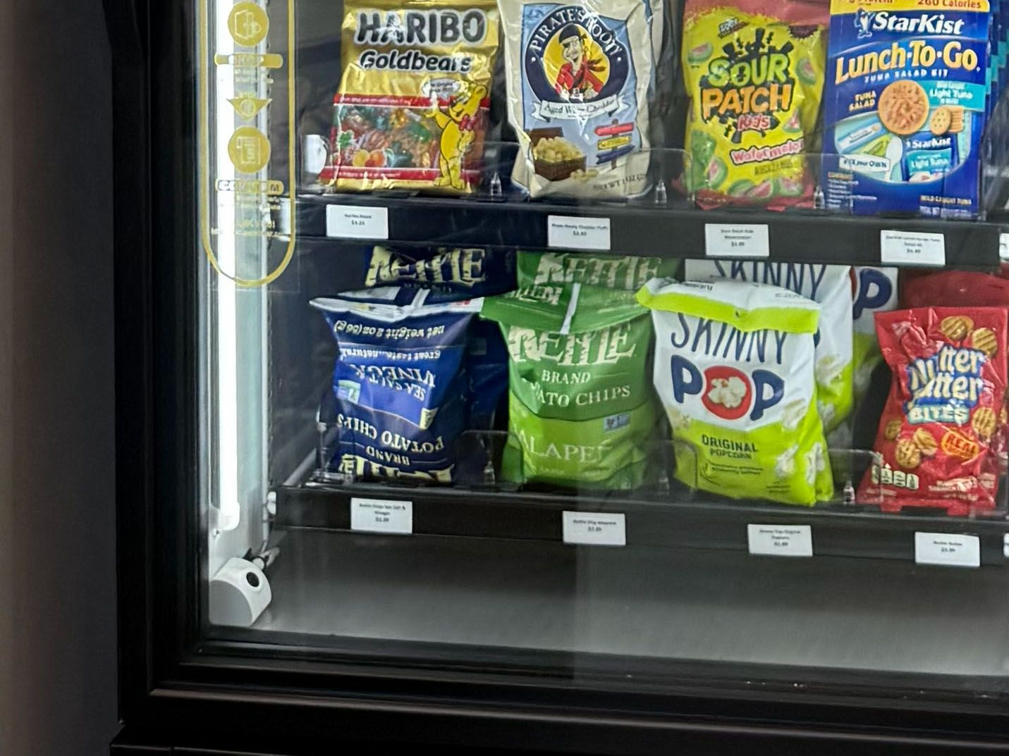 Vending machine camera